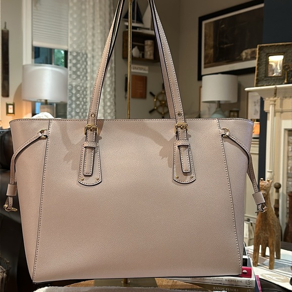 Authentic Michael Kors Voyager Medium Crossgrain Leather Tote in Blush, EUC - Picture 4 of 16